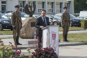 Przemawia Starosta Szydłowca Pan Robert Górlicki. Przemawia Starosta Szydłowca Pan Robert Górlicki.