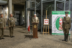Słowo Boże głosi kapelan Nadwiślańskiego Oddziału Straży Granicznej. Słowo Boże głosi kapelan Nadwiślańskiego Oddziału Straży Granicznej.