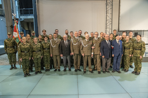 Zdjęcie grupowe uczestników uroczystości. Zdjęcie grupowe uczestników uroczystości.