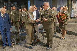 Płk SG Dariusz Lutyński składa życzenia Panu Jakubowi Nowakowskiemu. Płk SG Dariusz Lutyński składa życzenia Panu Jakubowi Nowakowskiemu.