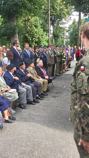Uroczystość przy grobie Barbary Nazdrowicz "Wiewiórki". Uroczystość przy grobie Barbary Nazdrowicz &quot;Wiewiórki&quot;.