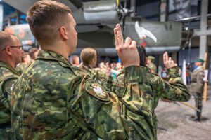 Ślubowanie nowo przyjętych funkcjonariuszy NwOSG 20 