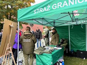 Stoisko promocyjne Nadwiślańskiego Oddziału Straży Granicznej. Stoisko promocyjne Nadwiślańskiego Oddziału Straży Granicznej.
