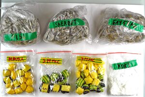 Narkotyki w woreczkach foliowych