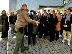 Wizyta studentów prawa w Placówce Straży Granicznej Warszawa–Okęcie. Wizyta studentów prawa w Placówce Straży Granicznej Warszawa–Okęcie.