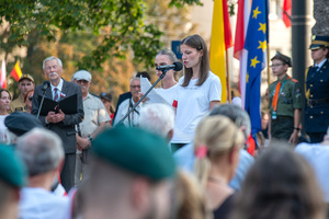 Uroczystość pod Pomnikiem Ofiar Rzezi Woli. Uroczystość pod Pomnikiem Ofiar Rzezi Woli.