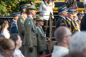 Uroczystość pod Pomnikiem Ofiar Rzezi Woli. Uroczystość pod Pomnikiem Ofiar Rzezi Woli.