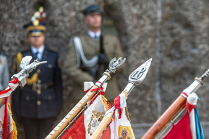 Uroczystość pod Pomnikiem Ofiar Rzezi Woli. Uroczystość pod Pomnikiem Ofiar Rzezi Woli.