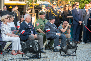 Uroczystość pod Pomnikiem Ofiar Rzezi Woli. Uroczystość pod Pomnikiem Ofiar Rzezi Woli.