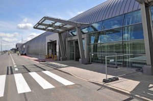 Terminal lotniska w Nowym Dworze Mazowieckim. Terminal lotniska w Nowym Dworze Mazowieckim.